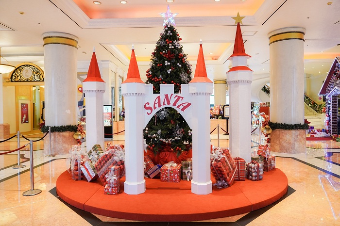 Đại sảnh khách sạn Hà Nội Daewoo được trang hoàng lộng lẫy chào đón mùa lễ hội